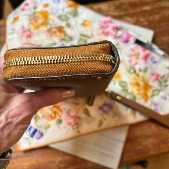 Michael Kors Jet Set Travel Brown Saffiano Leather continental zip aroundWallet - Picture 4 of 12